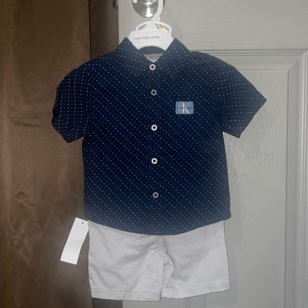 This is 2 piece outfit for a little boy.